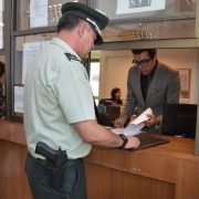 Director de Gendarmería se querelló contra dos internos, por amenazas contra funcionarios