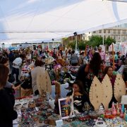 Feria Municipal “Boulevard Plaza Prat” refuerza para este 21 de mayo, oferta de artesanías, servicios y gastrnomía