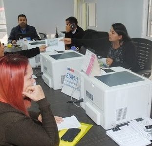 En medio de tensa situación, continúa proceso de regularización de migrantes en Gobernación Provincial