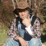 Iquiqueño Miguel Ángel Allendes, vuelve desde Cucao para reencontrarse con sus amigos en un recital en que canta a Serrat