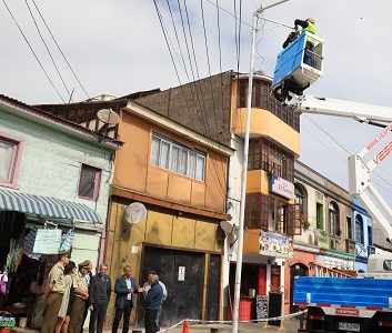 Municipio mejora condiciones de seguridad en JV Coliseo: Instalación de cámara, 14 nuevas luminarias, retiro de vehículos abandonados y erradicación de microbasurales