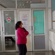 Difunden a la comunidad medidas de prevención, tras incendio de empresa de azufre, en Alto Hospicio