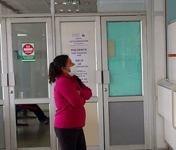 Difunden a la comunidad medidas de prevención, tras incendio de empresa de azufre, en Alto Hospicio