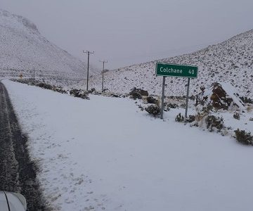 Gobernador del Tamarugal, 3 funcionarios, incluido 2 periodistas sufren accidente mientras inspeccionaba ruta a Colchane. Todos fuera de peligro