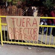 Apoderados se toman Liceo de Huara, acusan al alcalde de incumplimiento y piden renuncia del Director Interino del establecimiento