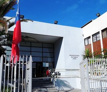 ACHS acreditó que ex funcionario desvinculado, padecía de “enfermedad profesional”, ocasionada por hostigamiento laboral, pero Seremi Aliaga no lo valoró