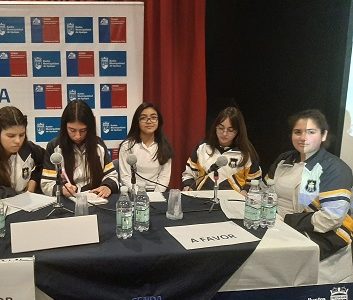 Colegio Inglés obtuvo primer lugar en debate comunal de prevención del consumo de alcohol y Drogas
