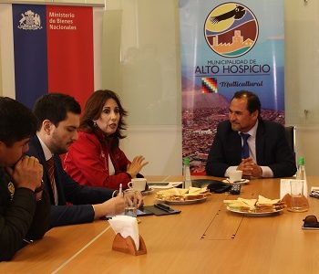 Municipalidad de  Alto Hospicio y Bienes Nacionales constituyen mesa para regularizar terrenos en la autoconstrucción