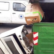 Municipalidad desplegó operativo de emergencia:  En diversos sectores sacaron basura pese a aviso de no hacerlo