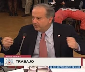 40 horas: Comisión de Trabajo aprueba propuesta que reduce la jornada laboral, mientras ministro Monckeberg advierte que Chile podría «no jugar la copa América