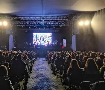 Clases de teatro gratuitas realizarán en Iquique durante un mes, docentes de la Universidad Católica