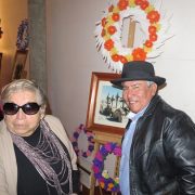 Trabajos del taller de coronas de flores de papel, se exhibirán en Pozo Almonte. Práctica revive tradiciones pampinas