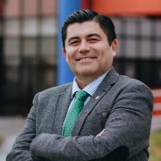 Alberto Martínez dio el vamos a campaña rectoral de la UNAP en encuentro con la Facultad de Ciencias Empresariales