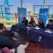 Programa «Cine en tu barrio» despliega Municipalidad en sectores poblaciones exhibiendo documentales y cortos cinematográficos