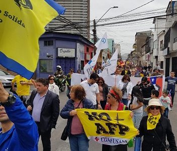 Marcha No Más AFP congregó a parlamentarios de oposición, gremios, trabajadores y ciudadanía