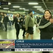 El informe de Telesur: Chile, caos generalizado por protestas contra alza del pasaje del metro