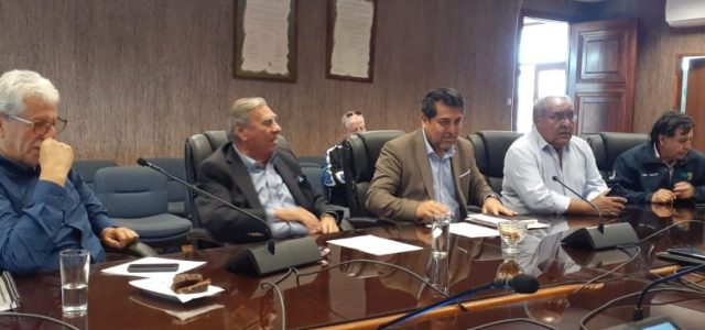 Senador Soria fue el único legislador que acudió a invitación del CORE, a sesión que fracasó por falta de quórum. Los otros parlamentarios se excusaron