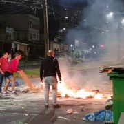 Barricadas en distintos sectores en el sector de la ciudad se registraron en la noche del viernes y primeras horas de la madrugada