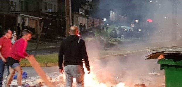 Barricadas en distintos sectores en el sector de la ciudad se registraron en la noche del viernes y primeras horas de la madrugada