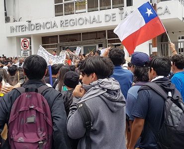 Cientos de estudiantes de enseñanza media marcharon por el centro y costanera de Iquique