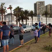 ¿Pueden los militares disparar sus armas a civiles desde un recinto militar? Es la pregunta que ronda en el ambiente y que preocupa