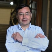 Inminente acusación constitucional contra el intendente de Santiago Felipe Guevara