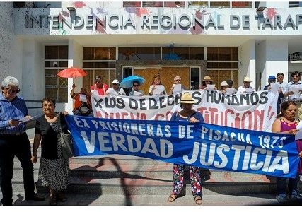 A puertas cerradas funciona Intendencia de Tarapacá: Organizaciones debieron golpear para entregar carta sobre atropellos a los derechos humanos