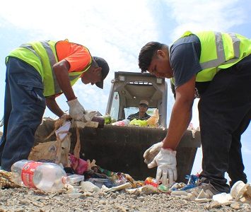 Municipalidad entrega recomendaciones para mantener limpias playas y barrios de Iquique