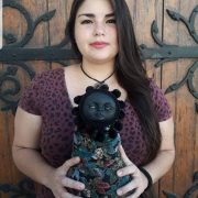 «Al borde de la Sociedad», muestra que presenta artista iquiqueña, que destaca diversas deformidades del cuerpo humano