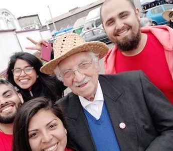 El incendio en el Museo Violeta Parra. «Los muros de su Museo están llenos de rayados: Violeta vive; Violeta con nosotros; Violeta en primera línea».