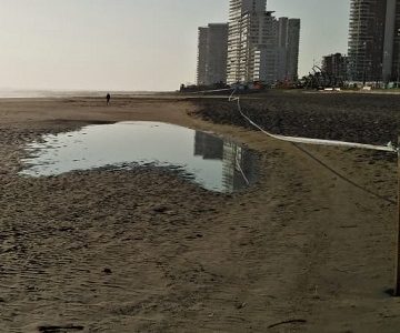 Alcalde Soria alertó a veraneantes de contaminación en Playa Brava. No descartó seguir acciones legales contra Sanitaria Aguas del Altiplano