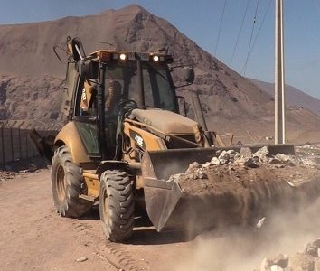 IMI Retira  más de 60 metros cúbicos de escombros y basura en Vertedero ilegal  ubicado en inmediaciones de colegios en Bajo Molle