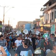 Cientos de personas marcharon por calles de Iquique para enviar energías a músico herido al recibir impacto de bomba lacrimógena