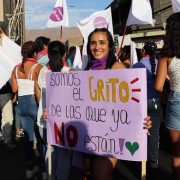 Unas 15 mil mujeres coparon las calles de Iquique en una jornada nacional este 8M, exigiendo que el gobierno asuma las demandas del movimiento feminista