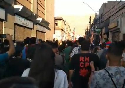 Masiva marcha en este #SúperLunes en Iquique recorrió desde Plaza Condell  y barrios tradicionales hasta llegar a la “zona cero”