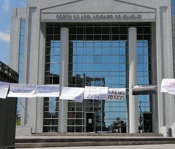 Organizaciones de DDHH y familiares de presos políticos, se manifestaron para exigir la libertad de 9 jóvenes en Tarapacá