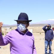 Alcalde de Colchane a Presidenta de Bolivia: «Sus hermanos se encuentran a la intemperie refugiándose entre arbustos, con cartones y pedazos de techumbres»