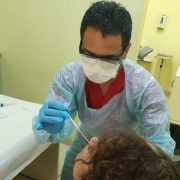 Gendarmería adopta medidas luego de video que internas difundieron por redes sociales, denunciando que dos paramédicos contagiados las han atendido