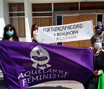 Mediante manifestación mujeres de la Coordinadora Feminista de Tarapacá, exigen renuncia de Seremi de Sernameg
