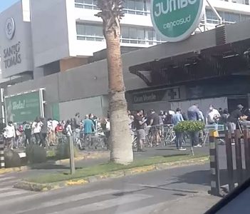 Caos tras anuncio de cuarentena para Iquique y Alto Hospicio desde este viernes 15. Vecinos repletan lugares de abastecimiento