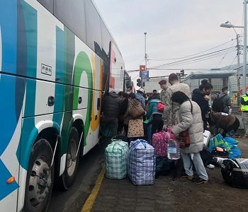 Unos 200 ciudadanos bolivianos retornaron a Bolivia para continuar cuarentena en campamento Tata Santiago
