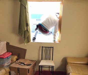 En intento desesperado extranjeros ocupan ilegalmente residencia del personal de Salud de Colchane. Durmieron, usaron baños y se alimentaron para luego huir