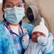 Por temor a la pandemia, pareja boliviana se desplazó desde Iquique a la altiplánica Colchane para que naciera su hijo