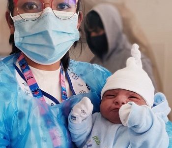 Por temor a la pandemia, pareja boliviana se desplazó desde Iquique a la altiplánica Colchane para que naciera su hijo