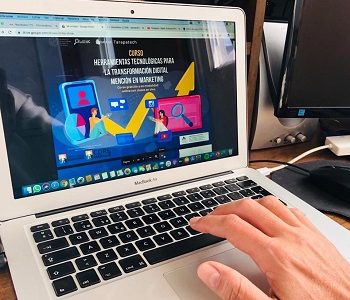 Universidad Católica pone a disposición 100 cupos para entrenamiento gratuito y certificado en transformación digital