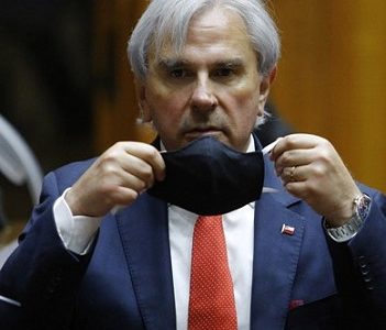 Luego de apoyar retiro de fondos de AFP, Moreira renuncia como jefe de bancada de la UDI