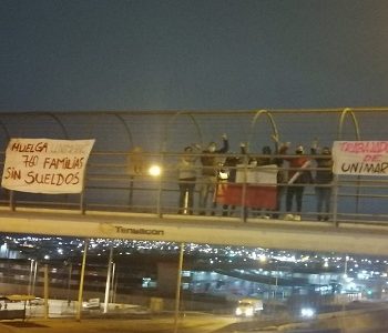 Trabajadores de Unimarc Alto Hospicio salen a la calle a buscar adhesión de la comunidad