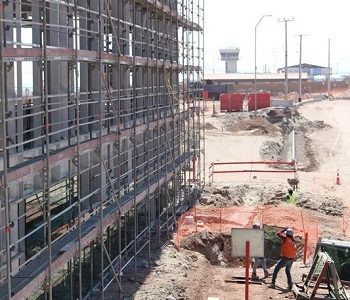 Ampliación del Aeropuerto Diego Aracena de Iquique terminó obra gruesa, incorporando 10.589 metros cuadrados de nueva infraestructura