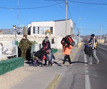 El “reality show” del Gobierno: Servicio Jesuita a Migrantes y Chile 21 critican el mediático punto de prensa de Interior para expulsar extranjeros