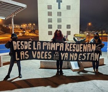 En Monolito «Las Reinas de la Pampa», Red de Mujeres lanza en Alto Hospicio campaña «Cuidado el machismo mata»